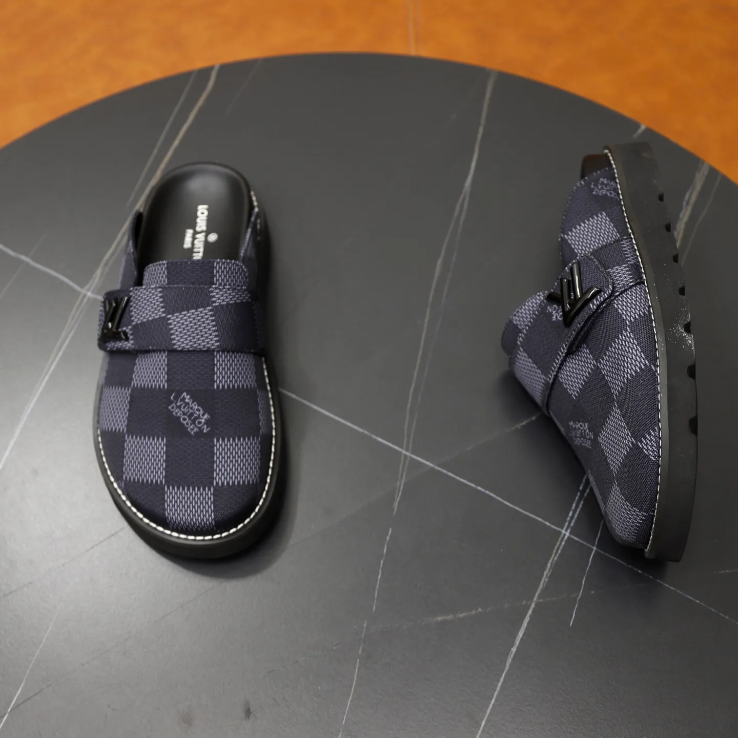 Ex-factory price 420💰 Lv. Popular men's slippers hot sale 🔥 🩴Official website one to one production 38-45 sizes 45 46 🉑️Customized!